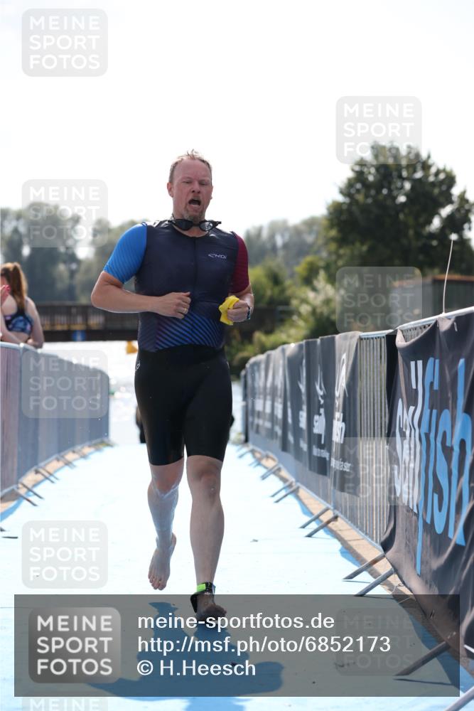 25.08.2024 - Elbe Triathlon Hamburg H.Heesch http://msf.ph/oto/6852173 25.08.2024 15:28:12 Schwimmen  meine-sportfotos.de
