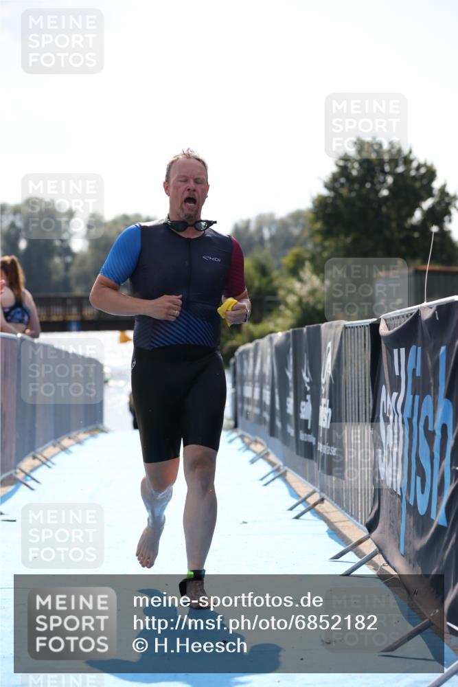 25.08.2024 - Elbe Triathlon Hamburg H.Heesch http://msf.ph/oto/6852182 25.08.2024 15:28:12 Schwimmen  meine-sportfotos.de