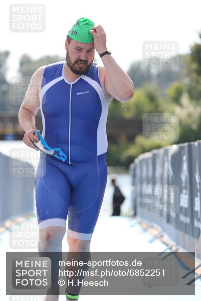 25.08.2024 - Elbe Triathlon Hamburg H.Heesch http://msf.ph/oto/6852251 25.08.2024 15:29:11 Schwimmen  meine-sportfotos.de