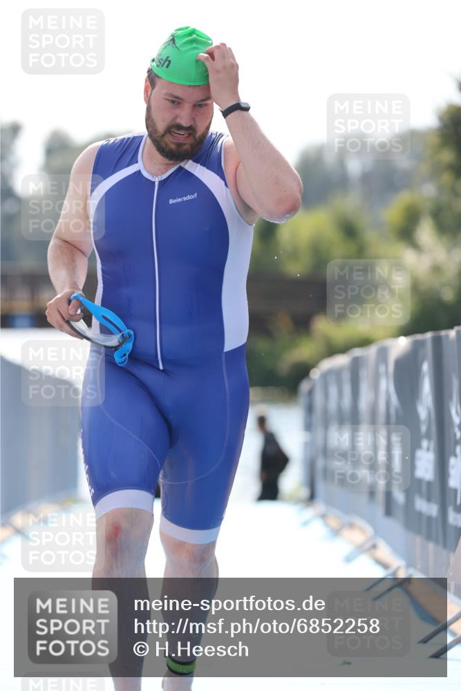 25.08.2024 - Elbe Triathlon Hamburg H.Heesch http://msf.ph/oto/6852258 25.08.2024 15:29:11 Schwimmen  meine-sportfotos.de