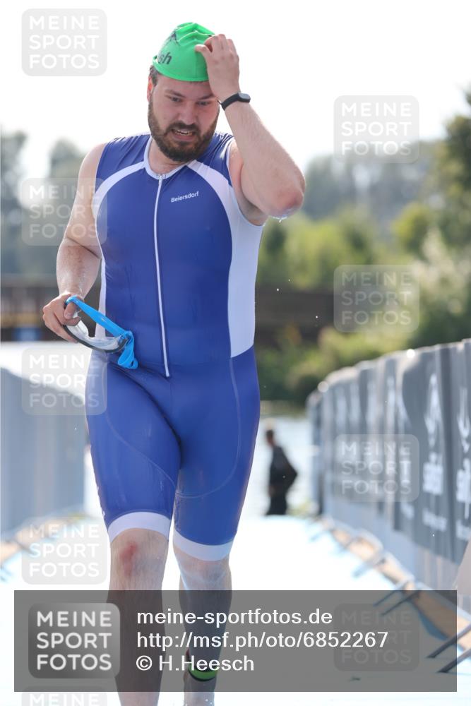 25.08.2024 - Elbe Triathlon Hamburg H.Heesch http://msf.ph/oto/6852267 25.08.2024 15:29:11 Schwimmen  meine-sportfotos.de
