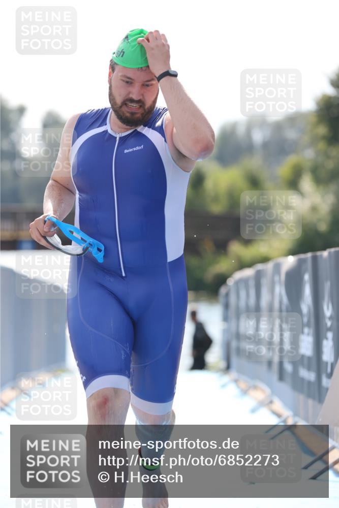 25.08.2024 - Elbe Triathlon Hamburg H.Heesch http://msf.ph/oto/6852273 25.08.2024 15:29:11 Schwimmen  meine-sportfotos.de