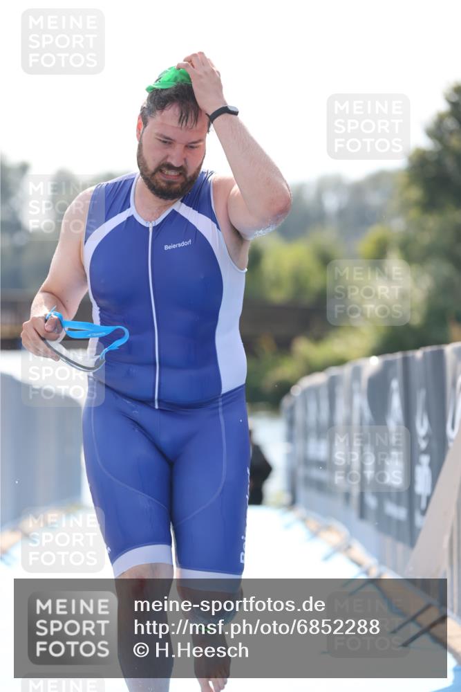 25.08.2024 - Elbe Triathlon Hamburg H.Heesch http://msf.ph/oto/6852288 25.08.2024 15:29:11 Schwimmen  meine-sportfotos.de