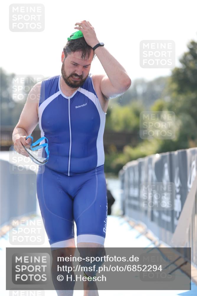 25.08.2024 - Elbe Triathlon Hamburg H.Heesch http://msf.ph/oto/6852294 25.08.2024 15:29:11 Schwimmen  meine-sportfotos.de