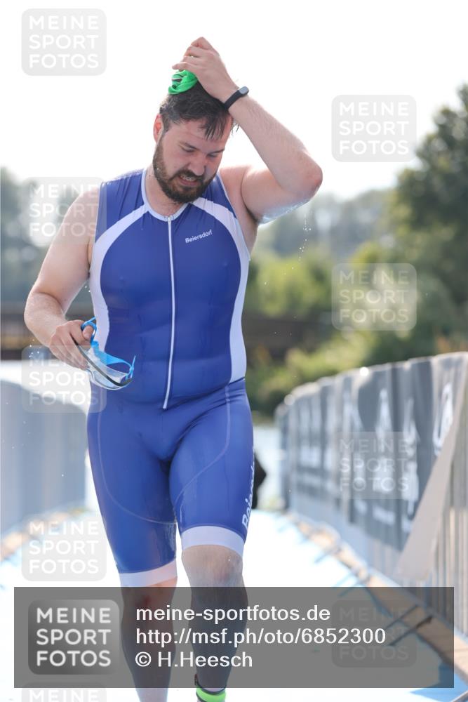 25.08.2024 - Elbe Triathlon Hamburg H.Heesch http://msf.ph/oto/6852300 25.08.2024 15:29:11 Schwimmen  meine-sportfotos.de