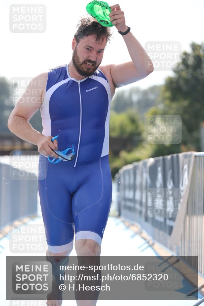 25.08.2024 - Elbe Triathlon Hamburg H.Heesch http://msf.ph/oto/6852320 25.08.2024 15:29:11 Schwimmen  meine-sportfotos.de