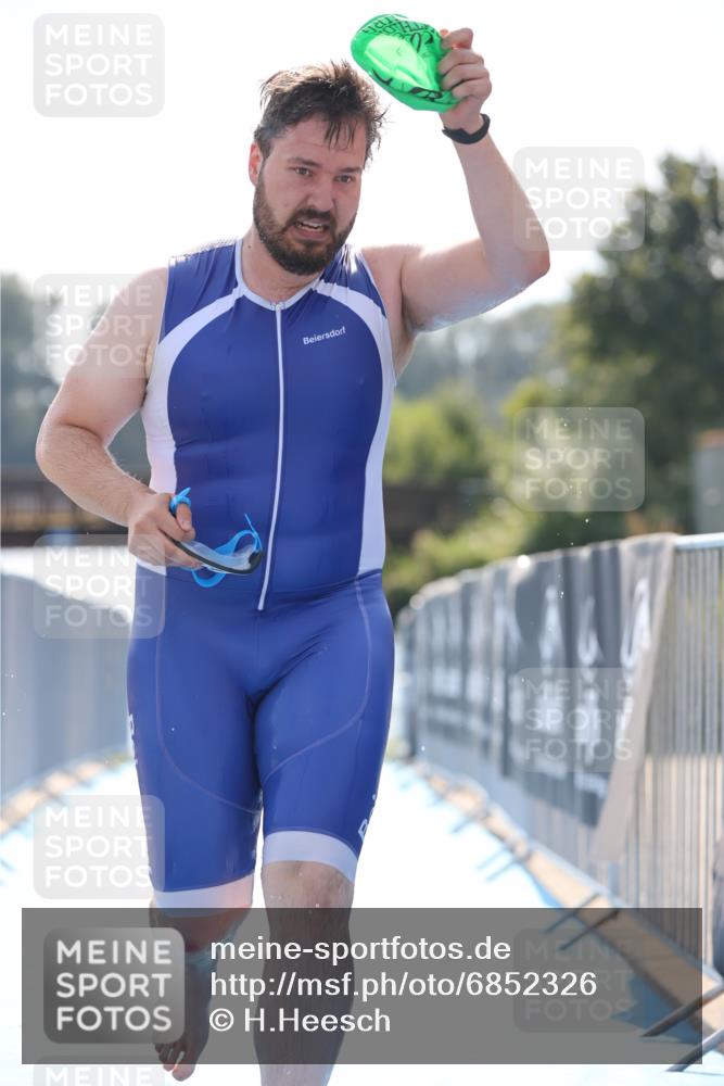 25.08.2024 - Elbe Triathlon Hamburg H.Heesch http://msf.ph/oto/6852326 25.08.2024 15:29:11 Schwimmen  meine-sportfotos.de