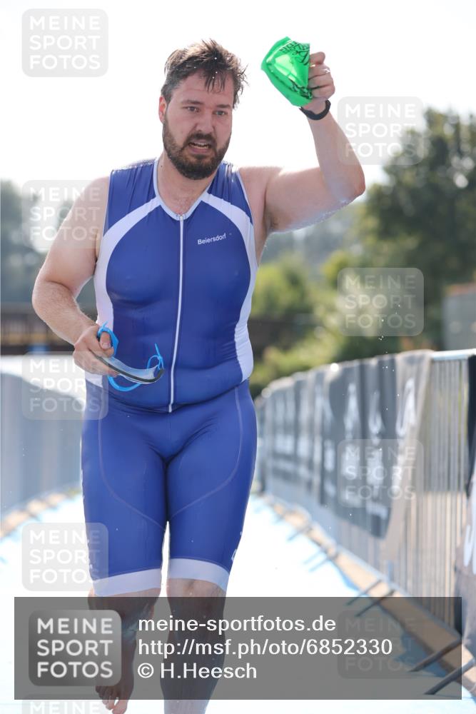 25.08.2024 - Elbe Triathlon Hamburg H.Heesch http://msf.ph/oto/6852330 25.08.2024 15:29:11 Schwimmen  meine-sportfotos.de