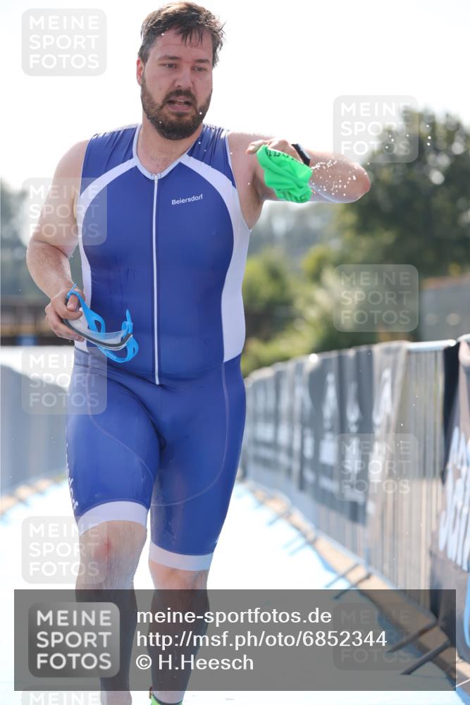 25.08.2024 - Elbe Triathlon Hamburg H.Heesch http://msf.ph/oto/6852344 25.08.2024 15:29:11 Schwimmen  meine-sportfotos.de