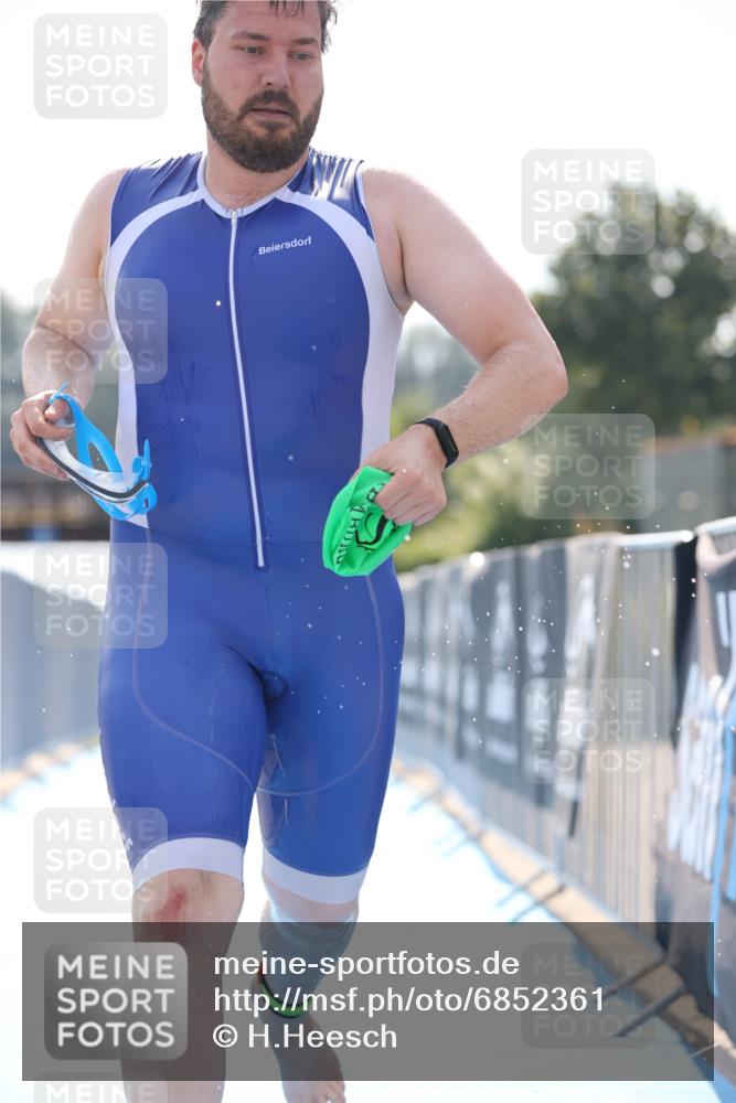 25.08.2024 - Elbe Triathlon Hamburg H.Heesch http://msf.ph/oto/6852361 25.08.2024 15:29:11 Schwimmen  meine-sportfotos.de