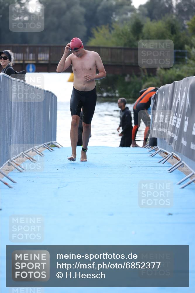 25.08.2024 - Elbe Triathlon Hamburg H.Heesch http://msf.ph/oto/6852377 25.08.2024 15:31:25 Schwimmen  meine-sportfotos.de