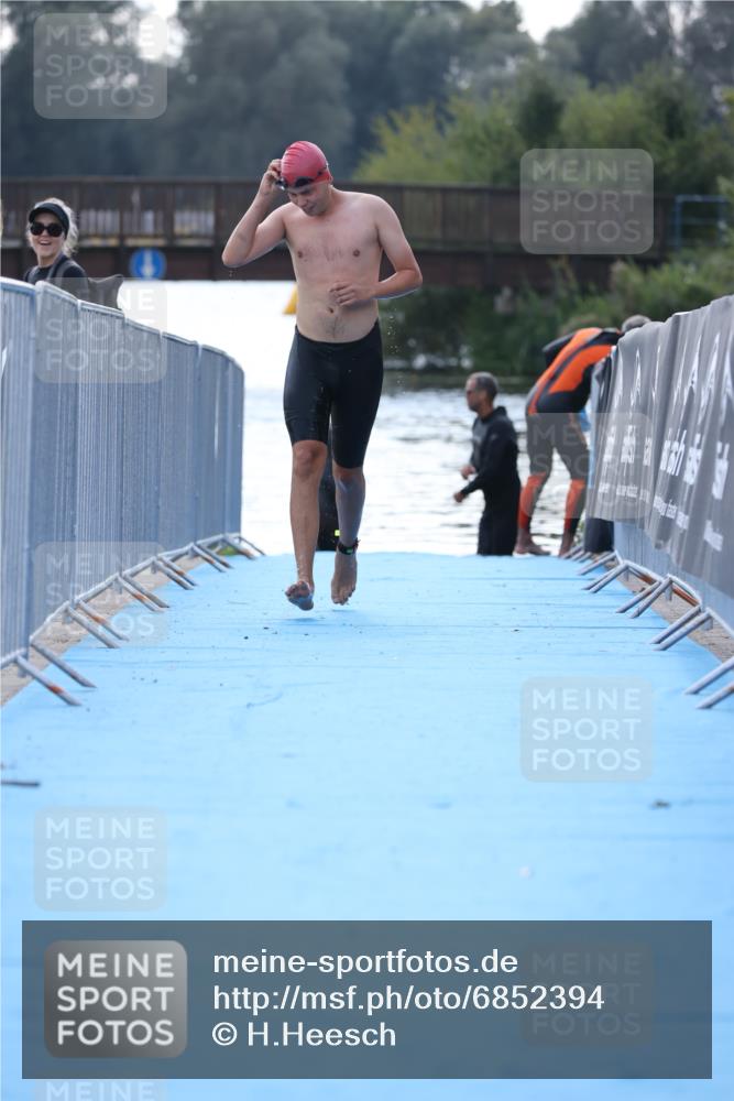 25.08.2024 - Elbe Triathlon Hamburg H.Heesch http://msf.ph/oto/6852394 25.08.2024 15:31:25 Schwimmen  meine-sportfotos.de