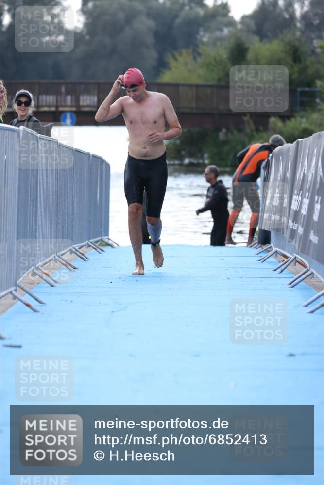 25.08.2024 - Elbe Triathlon Hamburg H.Heesch http://msf.ph/oto/6852413 25.08.2024 15:31:25 Schwimmen  meine-sportfotos.de