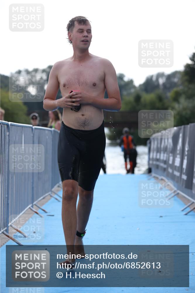 25.08.2024 - Elbe Triathlon Hamburg H.Heesch http://msf.ph/oto/6852613 25.08.2024 15:31:29 Schwimmen  meine-sportfotos.de