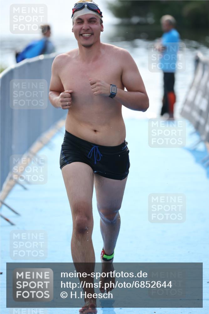 25.08.2024 - Elbe Triathlon Hamburg H.Heesch http://msf.ph/oto/6852644 25.08.2024 15:33:17 Schwimmen  meine-sportfotos.de