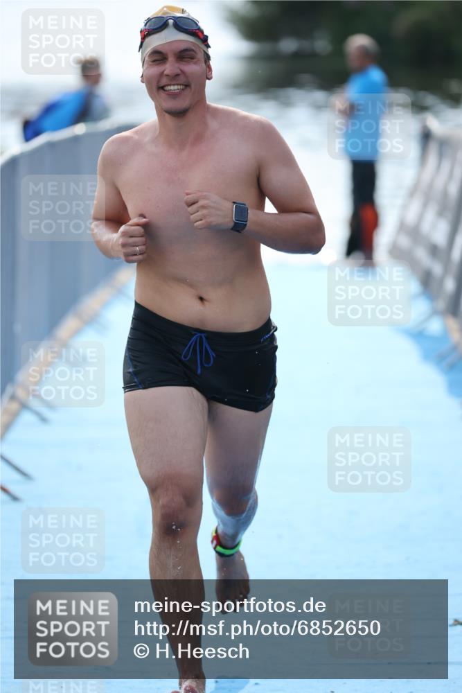 25.08.2024 - Elbe Triathlon Hamburg H.Heesch http://msf.ph/oto/6852650 25.08.2024 15:33:17 Schwimmen  meine-sportfotos.de