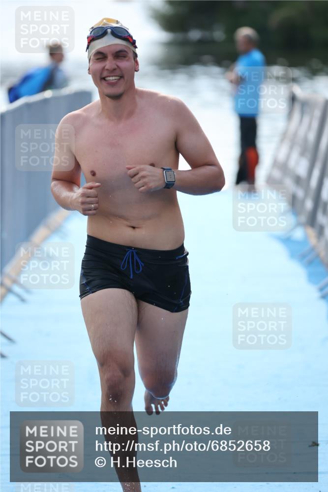 25.08.2024 - Elbe Triathlon Hamburg H.Heesch http://msf.ph/oto/6852658 25.08.2024 15:33:17 Schwimmen  meine-sportfotos.de