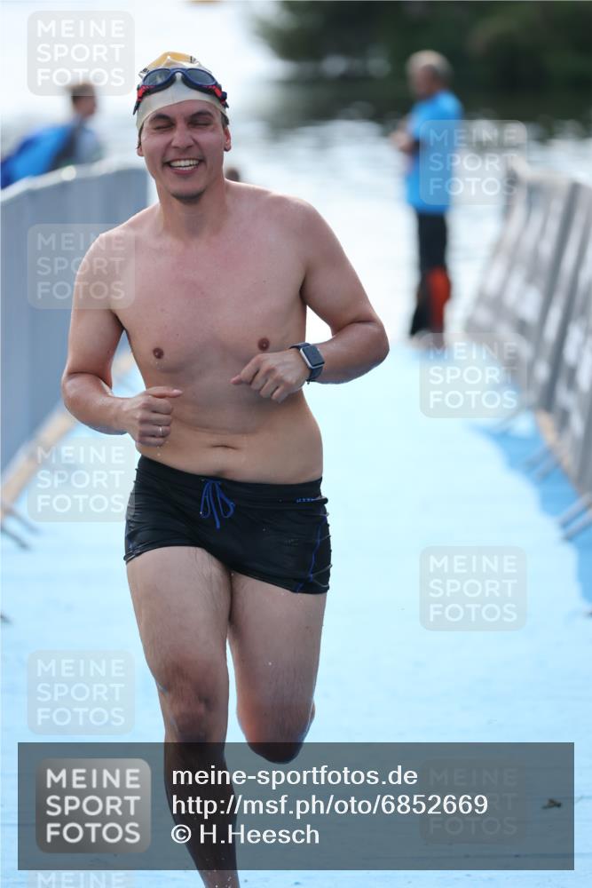 25.08.2024 - Elbe Triathlon Hamburg H.Heesch http://msf.ph/oto/6852669 25.08.2024 15:33:17 Schwimmen  meine-sportfotos.de