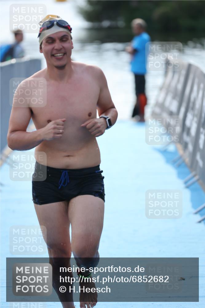 25.08.2024 - Elbe Triathlon Hamburg H.Heesch http://msf.ph/oto/6852682 25.08.2024 15:33:17 Schwimmen  meine-sportfotos.de