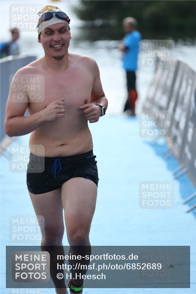 25.08.2024 - Elbe Triathlon Hamburg H.Heesch http://msf.ph/oto/6852689 25.08.2024 15:33:17 Schwimmen  meine-sportfotos.de