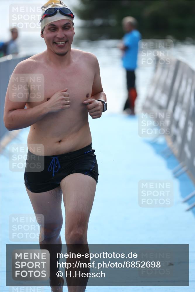 25.08.2024 - Elbe Triathlon Hamburg H.Heesch http://msf.ph/oto/6852698 25.08.2024 15:33:17 Schwimmen  meine-sportfotos.de