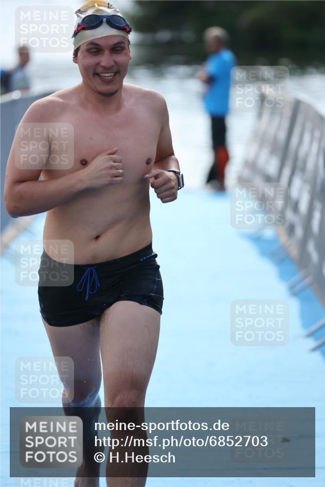25.08.2024 - Elbe Triathlon Hamburg H.Heesch http://msf.ph/oto/6852703 25.08.2024 15:33:17 Schwimmen  meine-sportfotos.de