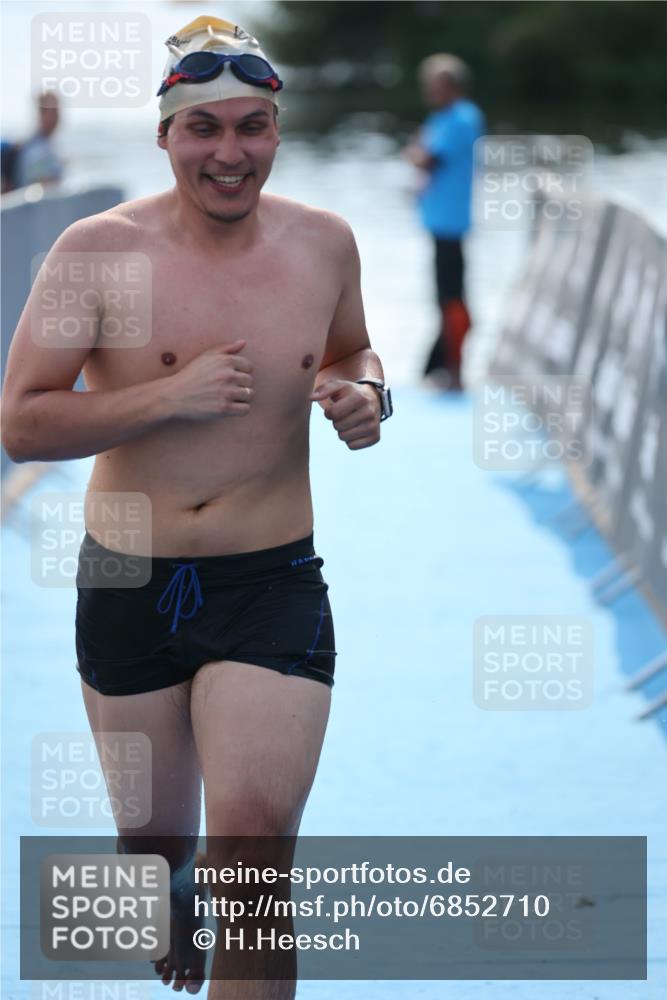 25.08.2024 - Elbe Triathlon Hamburg H.Heesch http://msf.ph/oto/6852710 25.08.2024 15:33:17 Schwimmen  meine-sportfotos.de