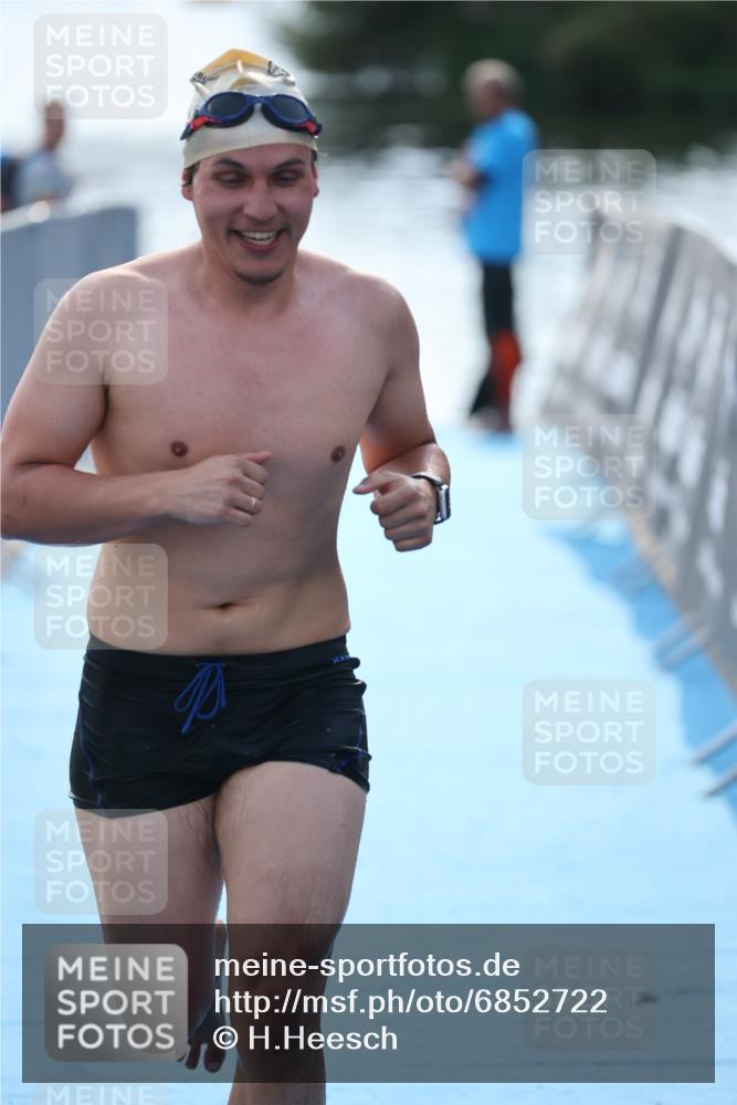 25.08.2024 - Elbe Triathlon Hamburg H.Heesch http://msf.ph/oto/6852722 25.08.2024 15:33:17 Schwimmen  meine-sportfotos.de