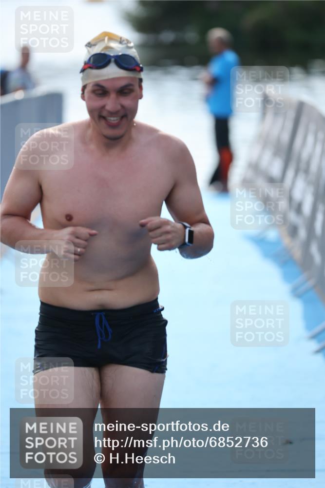 25.08.2024 - Elbe Triathlon Hamburg H.Heesch http://msf.ph/oto/6852736 25.08.2024 15:33:17 Schwimmen  meine-sportfotos.de