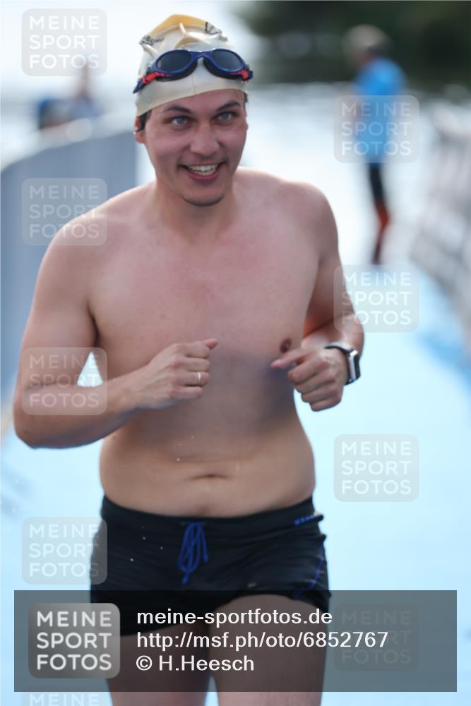 25.08.2024 - Elbe Triathlon Hamburg H.Heesch http://msf.ph/oto/6852767 25.08.2024 15:33:18 Schwimmen  meine-sportfotos.de