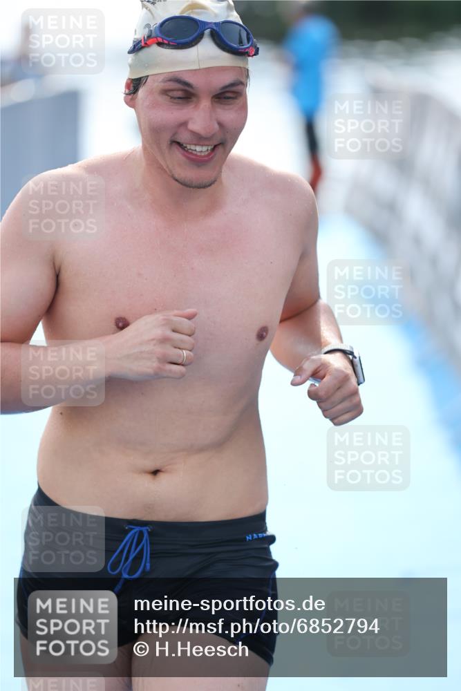 25.08.2024 - Elbe Triathlon Hamburg H.Heesch http://msf.ph/oto/6852794 25.08.2024 15:33:18 Schwimmen  meine-sportfotos.de