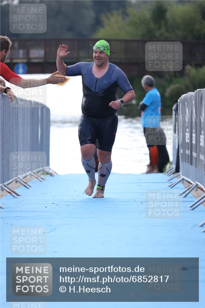 25.08.2024 - Elbe Triathlon Hamburg H.Heesch http://msf.ph/oto/6852817 25.08.2024 15:36:00 Schwimmen  meine-sportfotos.de