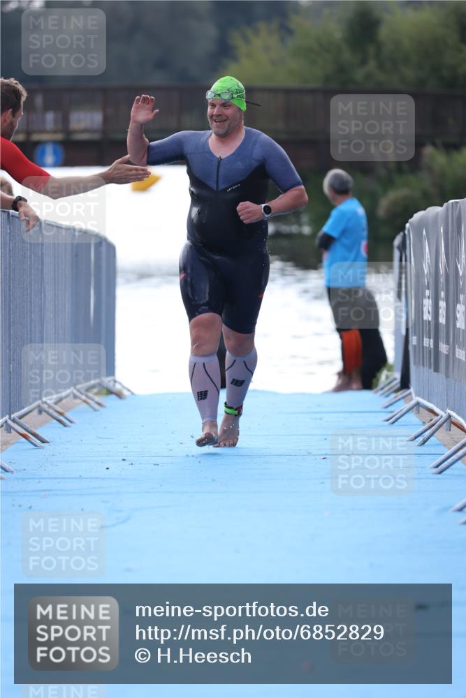 25.08.2024 - Elbe Triathlon Hamburg H.Heesch http://msf.ph/oto/6852829 25.08.2024 15:36:01 Schwimmen  meine-sportfotos.de
