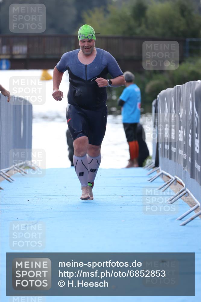 25.08.2024 - Elbe Triathlon Hamburg H.Heesch http://msf.ph/oto/6852853 25.08.2024 15:36:01 Schwimmen  meine-sportfotos.de