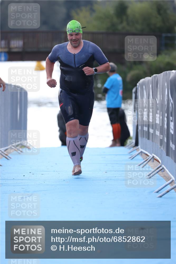25.08.2024 - Elbe Triathlon Hamburg H.Heesch http://msf.ph/oto/6852862 25.08.2024 15:36:01 Schwimmen  meine-sportfotos.de