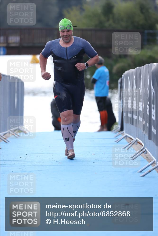 25.08.2024 - Elbe Triathlon Hamburg H.Heesch http://msf.ph/oto/6852868 25.08.2024 15:36:01 Schwimmen  meine-sportfotos.de