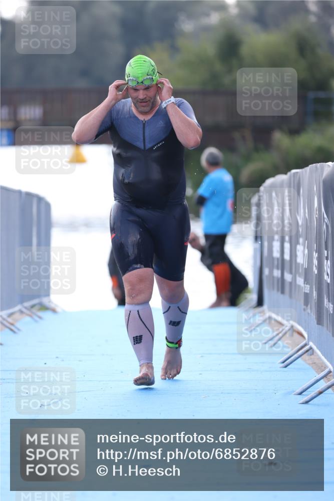 25.08.2024 - Elbe Triathlon Hamburg H.Heesch http://msf.ph/oto/6852876 25.08.2024 15:36:02 Schwimmen  meine-sportfotos.de