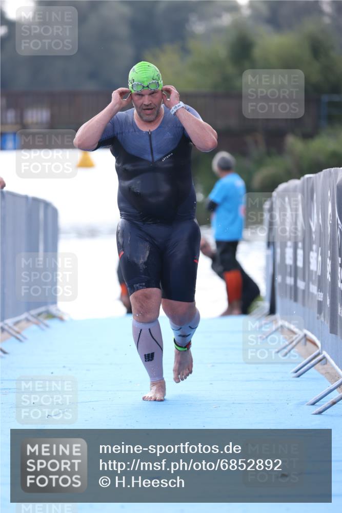 25.08.2024 - Elbe Triathlon Hamburg H.Heesch http://msf.ph/oto/6852892 25.08.2024 15:36:02 Schwimmen  meine-sportfotos.de