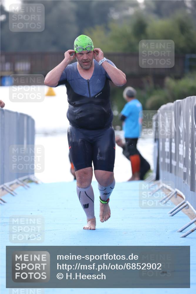 25.08.2024 - Elbe Triathlon Hamburg H.Heesch http://msf.ph/oto/6852902 25.08.2024 15:36:02 Schwimmen  meine-sportfotos.de