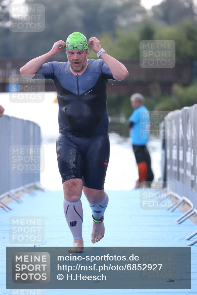 25.08.2024 - Elbe Triathlon Hamburg H.Heesch http://msf.ph/oto/6852927 25.08.2024 15:36:03 Schwimmen  meine-sportfotos.de