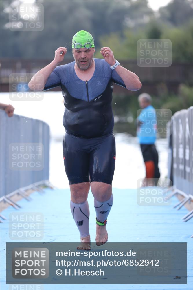 25.08.2024 - Elbe Triathlon Hamburg H.Heesch http://msf.ph/oto/6852942 25.08.2024 15:36:03 Schwimmen  meine-sportfotos.de