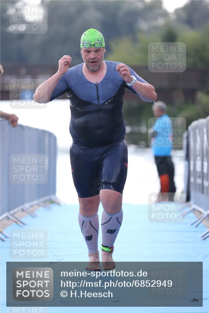 25.08.2024 - Elbe Triathlon Hamburg H.Heesch http://msf.ph/oto/6852949 25.08.2024 15:36:03 Schwimmen  meine-sportfotos.de