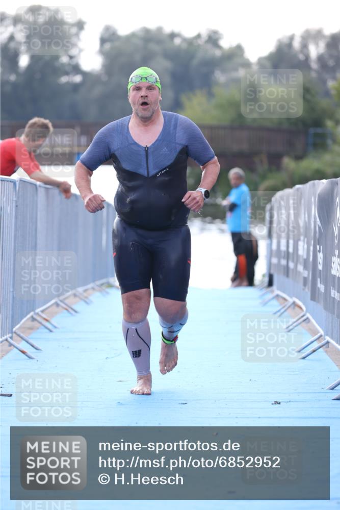 25.08.2024 - Elbe Triathlon Hamburg H.Heesch http://msf.ph/oto/6852952 25.08.2024 15:36:04 Schwimmen  meine-sportfotos.de