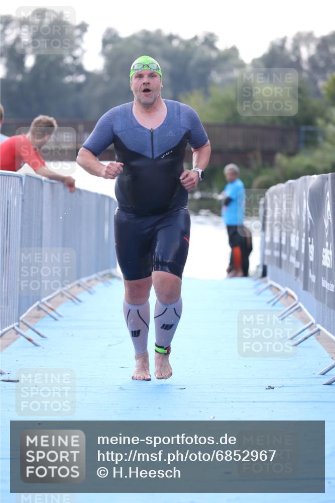 25.08.2024 - Elbe Triathlon Hamburg H.Heesch http://msf.ph/oto/6852967 25.08.2024 15:36:04 Schwimmen  meine-sportfotos.de