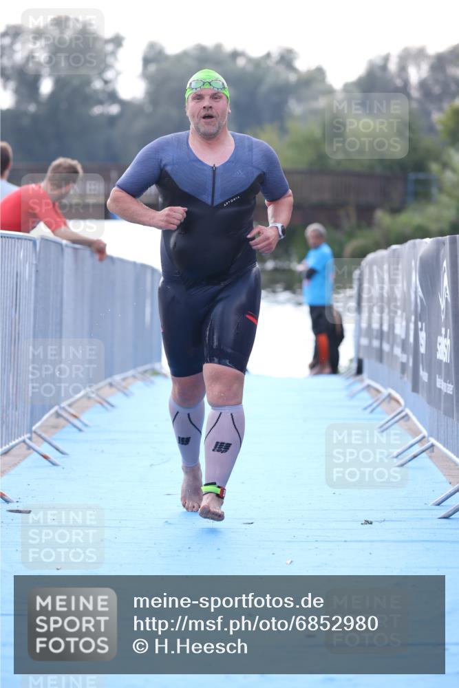 25.08.2024 - Elbe Triathlon Hamburg H.Heesch http://msf.ph/oto/6852980 25.08.2024 15:36:04 Schwimmen  meine-sportfotos.de