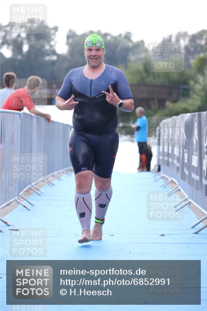 25.08.2024 - Elbe Triathlon Hamburg H.Heesch http://msf.ph/oto/6852991 25.08.2024 15:36:04 Schwimmen  meine-sportfotos.de