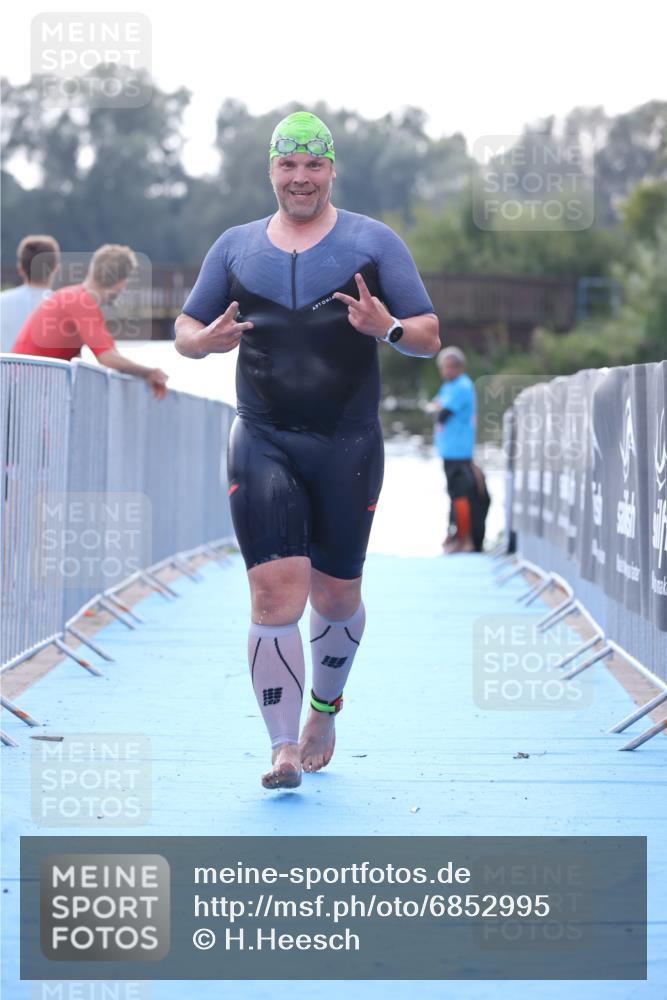 25.08.2024 - Elbe Triathlon Hamburg H.Heesch http://msf.ph/oto/6852995 25.08.2024 15:36:04 Schwimmen  meine-sportfotos.de