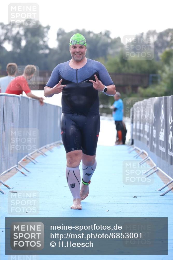 25.08.2024 - Elbe Triathlon Hamburg H.Heesch http://msf.ph/oto/6853001 25.08.2024 15:36:04 Schwimmen  meine-sportfotos.de