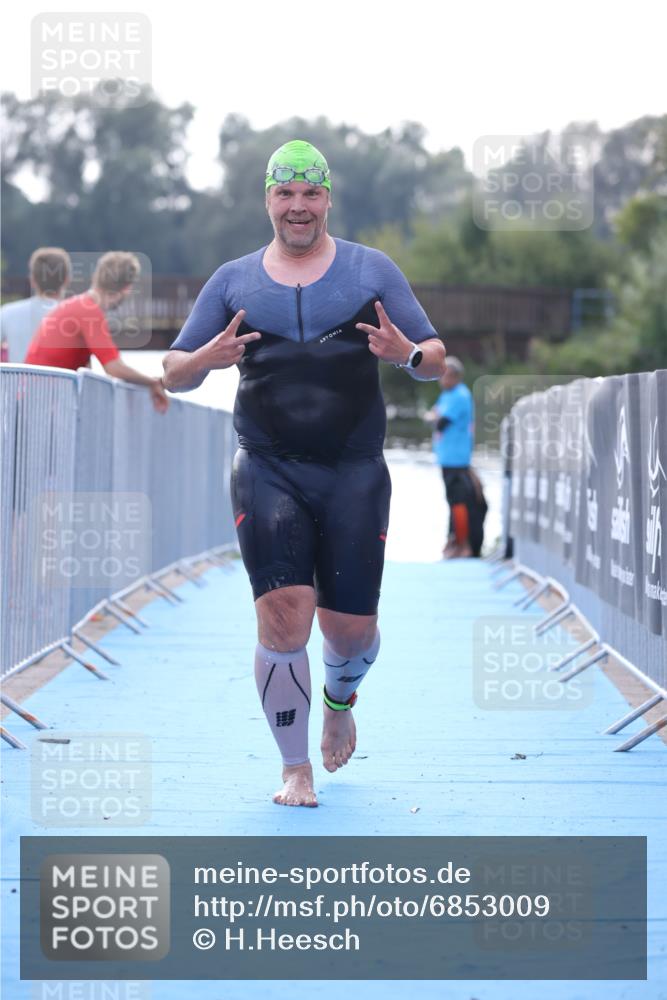 25.08.2024 - Elbe Triathlon Hamburg H.Heesch http://msf.ph/oto/6853009 25.08.2024 15:36:04 Schwimmen  meine-sportfotos.de