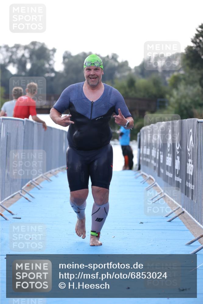 25.08.2024 - Elbe Triathlon Hamburg H.Heesch http://msf.ph/oto/6853024 25.08.2024 15:36:05 Schwimmen  meine-sportfotos.de